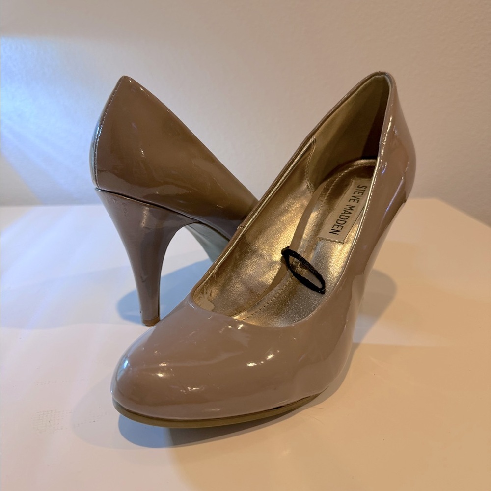 Nude P-Lonni Steve Madden Patent Pump